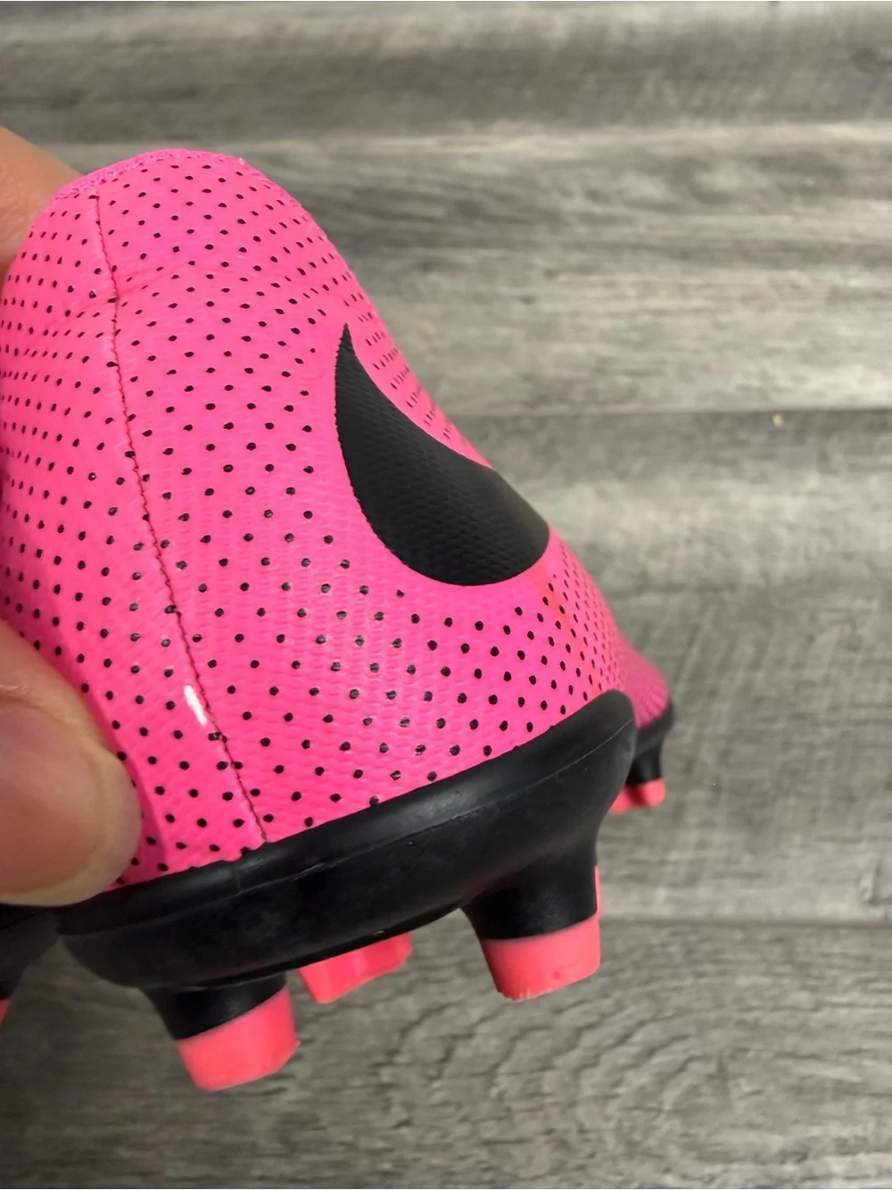 Nike‎ Kids Pink Soccer Cleats
